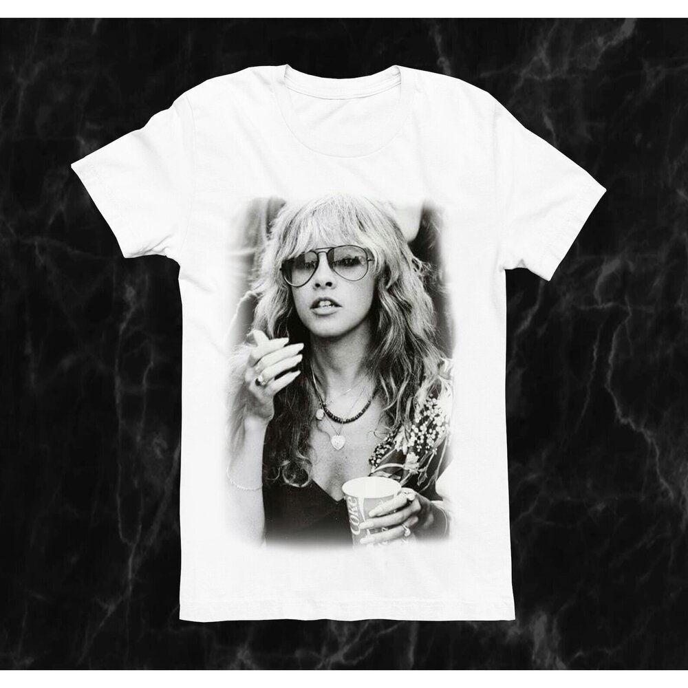 Stevie Nicks Woman Tshirt - Picture 1 of 4